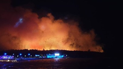 Pożar na chorwackiej wyspie Pag. "Na telebimach pojawiły się informacje, żeby się ewakuować"  