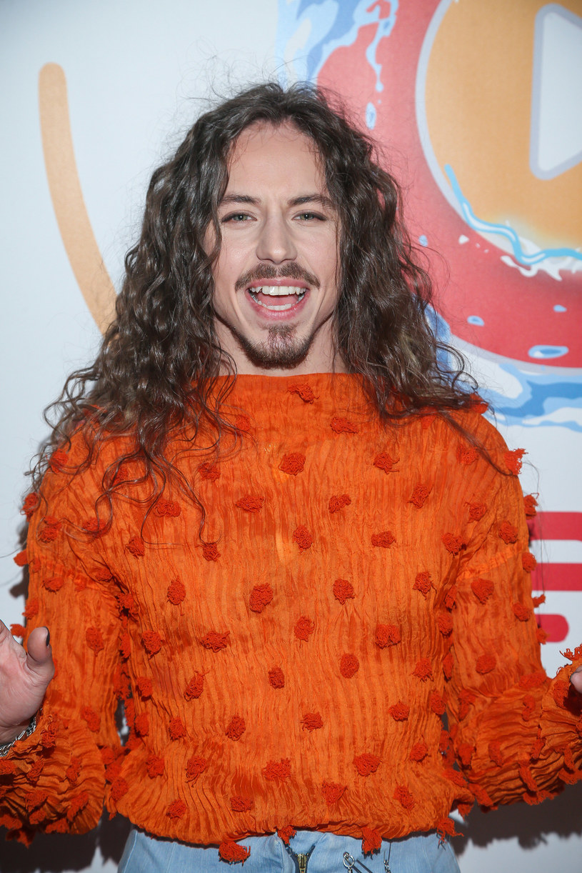 Michał Szpak po raz kolejny udowodnił, jak ogromny jest jego talent. Tym razem zaskoczył wykonaniem pieśni "Ave Maria" podczas ślubu swojego przyjaciela. 