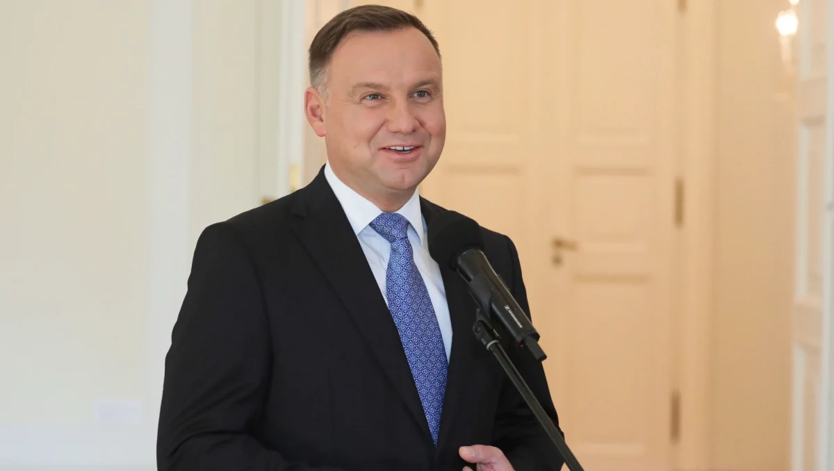 Politykiem z największym zaufaniem wśród Polaków jest Mateusz Morawiecki - wynika z sondażu przeprowadzonego przez IBRiS dla Onetu. Najwyżej spośród polityków związanych z opozycją znalazł się Donald Tusk - w rankingu zaufania zajął czwarte miejsce.