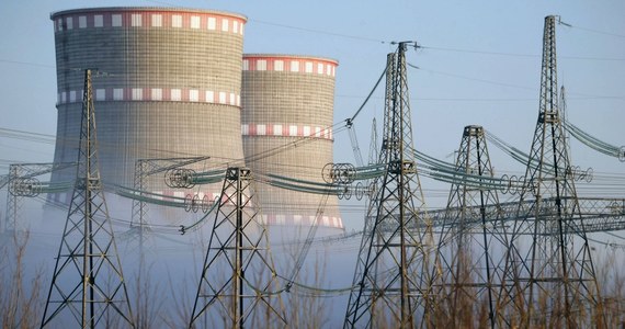 W elektrowni jądrowej w obwodzie twerskim w Rosji odłączono od sieci trzy z czterech reaktorów - poinformował koncern Rosenergoatom. Przedstawiciele tego koncernu przekazali, że przyczyną przerwy jest odłączenie jednego z transformatorów napięcia.