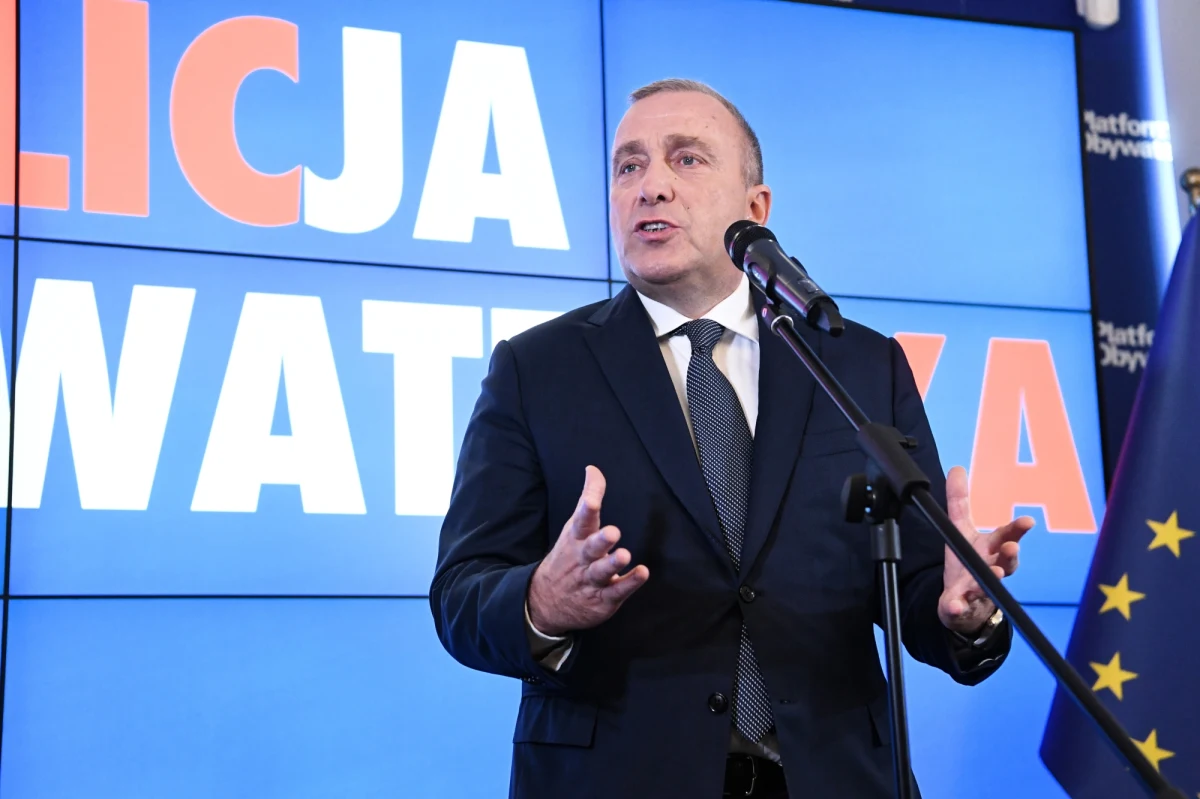 Do wyborów parlamentarnych idziemy jako Koalicja Obywatelska - nie jako koalicja partii politycznych, ale jako koalicja tych wszystkich, którzy podzielają nasz światopogląd i pomysł na Polskę; chcemy koalicji demokratów i patriotów - powiedział szef  PO Grzegorz Schetyna. W Warszawie w czwartek zebrał się Zarząd Krajowy PO, który zdecydował, w jakiej formule Platforma wystartuje w jesiennych wyborach parlamentarnych. Wygląda na to, że PO pójdzie do wyborów bez tak zwanej szerokiej koalicji. "Czas politycznych targów się skończył" - stwierdził szef PO. 