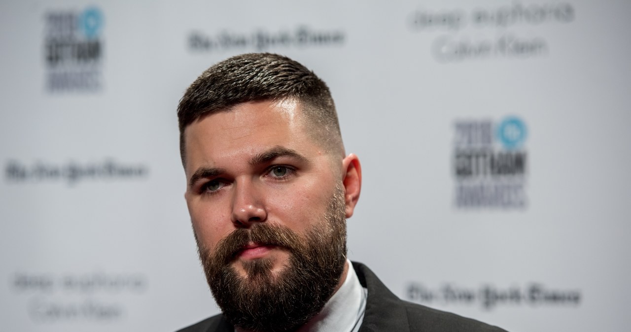 Robert Eggers, jeden z najciekawszych amerykańskich reżyserów młodego pokolenia, rozważał nakręcenie swojego uznanego debiutu "Czarownica. Bajka ludowa z Nowej Anglii" w Polsce. Niestety, nie udało mu się zrealizować tych planów. Reżyser usłyszał odmowę i oskarżenie o... satanizm.