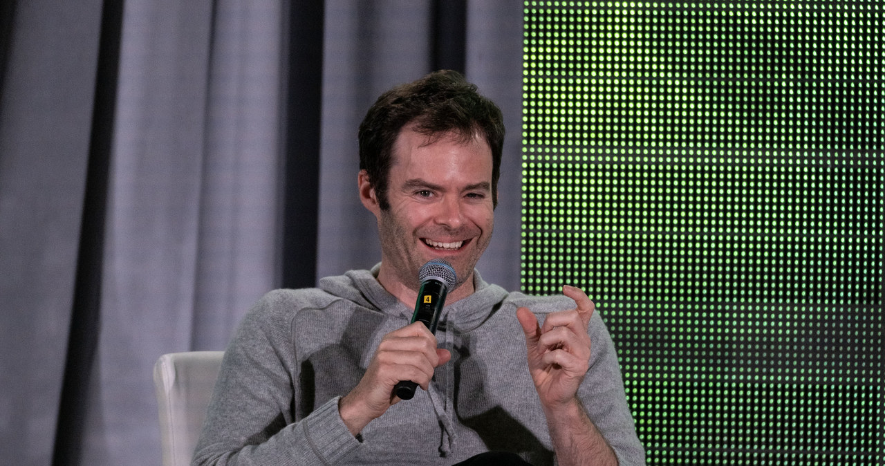 Bill Hader jest obecnie jednym z najgorętszych nazwisk w Hollywood. Niedawno otrzymał cztery nominacje do Emmy za swoją pracę przy drugim sezonie serialu stacji HBO "Barry". 6 września do kin wejdzie horror "To: Rozdział 2", w którym zagrał jedną z głównych ról. Hader opowiedział o swojej pracy nad filmem serwisowi Indiewire. Zapowiada, że horror jest "epicki" i porównuje go do "Władcy pierścieni".