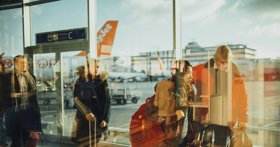 Brytyjskie niskokosztowe linie lotnicze Jet2 wystawiły słony rachunek Brytyjce, która tak bardzo awanturowała się na pokładzie, że lecący do Turcji samolot zawrócił na londyńskie lotnisko Stansted.