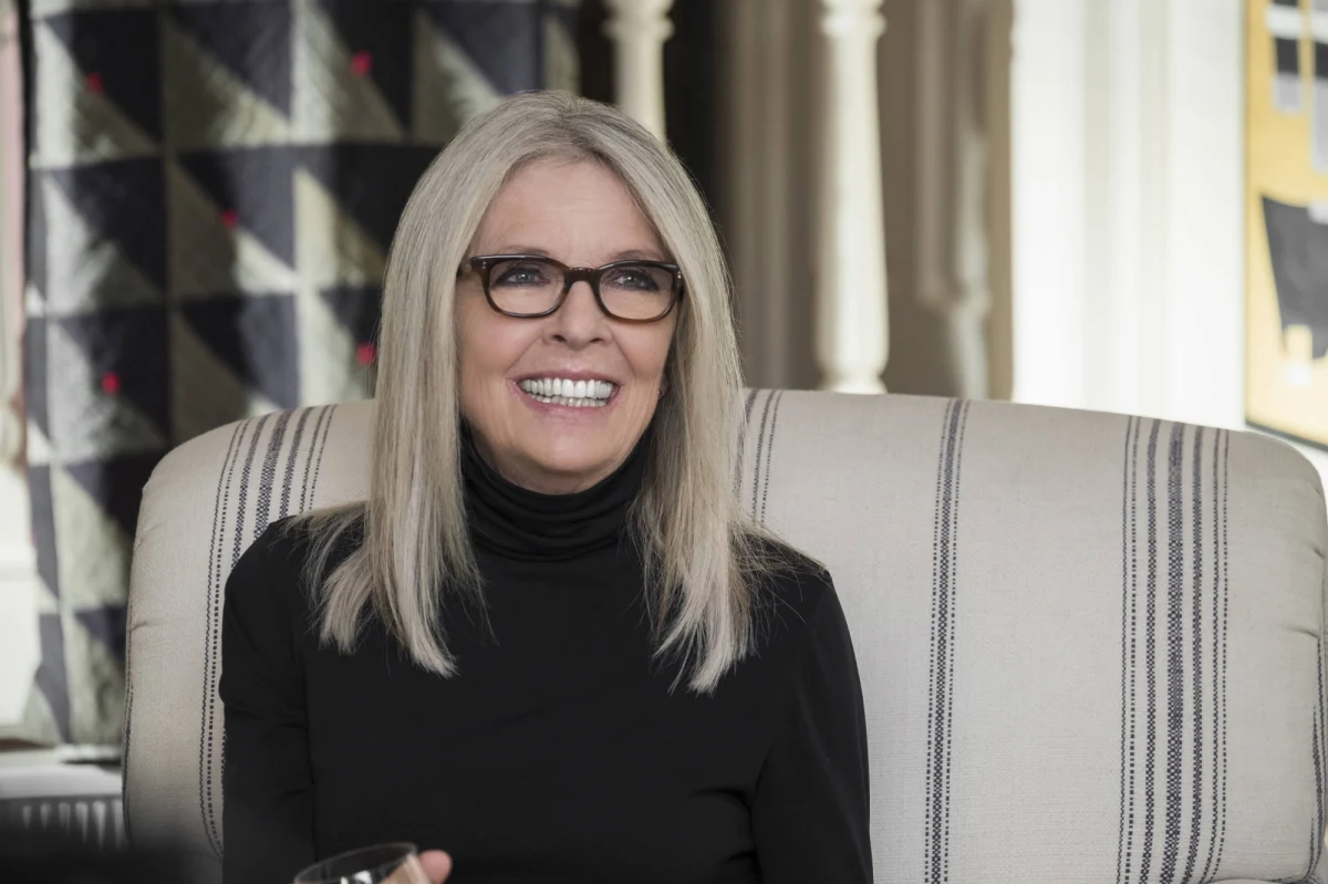 Diane Keaton nie była na randce od 35 lat. Aktorka przypuszcza, że jest jedyną osobą swojego pokolenia, która niemal całe życie jest singlem. "Nie byłam na randce, nich policzę, od 35 lat. Mam wielu przyjaciół mężczyzn, ale żadnych chłopaków, żadnych całusów" – powiedziała w rozmowie z portalem Page Six.
