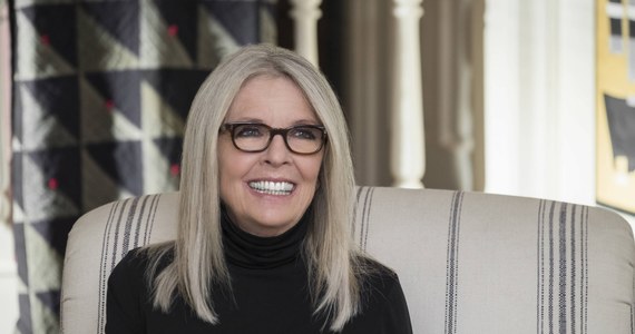 Diane Keaton nie była na randce od 35 lat. Aktorka przypuszcza, że jest jedyną osobą swojego pokolenia, która niemal całe życie jest singlem. "Nie byłam na randce, nich policzę, od 35 lat. Mam wielu przyjaciół mężczyzn, ale żadnych chłopaków, żadnych całusów" – powiedziała w rozmowie z portalem Page Six.