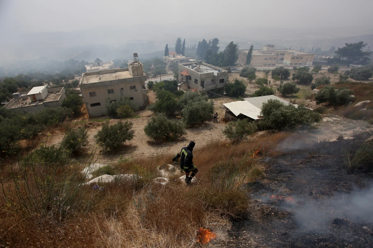 W Izraelu odnotowano najwyższe od 70 lat temperatury, niemal 50 stopni Celsjusza - podało w czwartek w komunikacie izraelskie biuro meteorologiczne. Dziennik "Haarec" napisał: "Gorąco jak w piekle". Towarzyszące upałom pożary wymusiły ewakuację kilkuset ludzi.