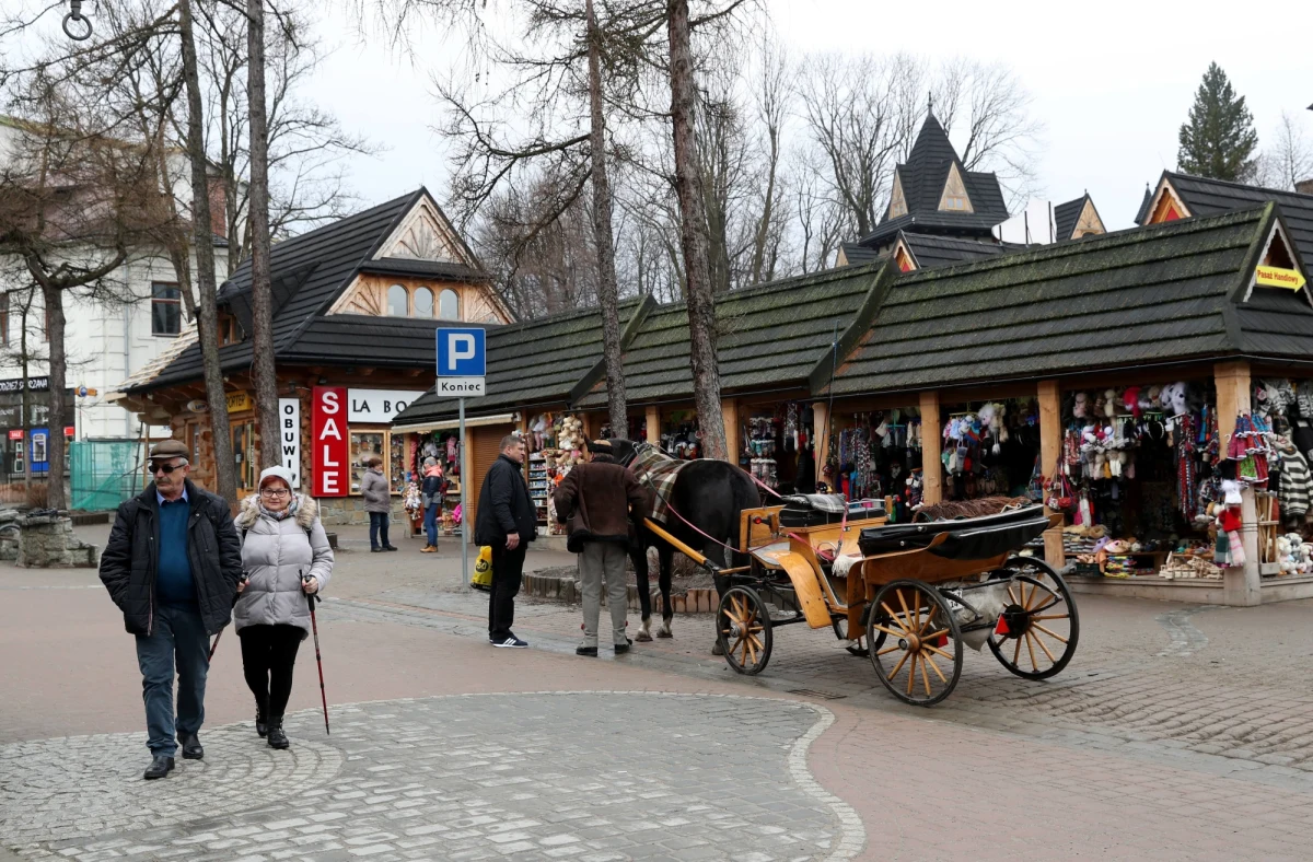W Zakopanem na Gubałówce doszło we czwartek do nieszczęśliwego wypadku. Siedmioletnia dziewczynka została kopnięta w twarz przez konia.