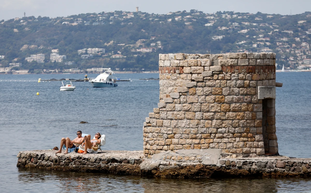 Absolutny rekord upału we Francji wyniósł 46 stopni. Padł 28 czerwca w Verargues w departamencie Herault w Oksytanii, a nie, jak podawano wówczas, w Gallargues-le-Montueux w departamencie Gard, także w Oksytanii.