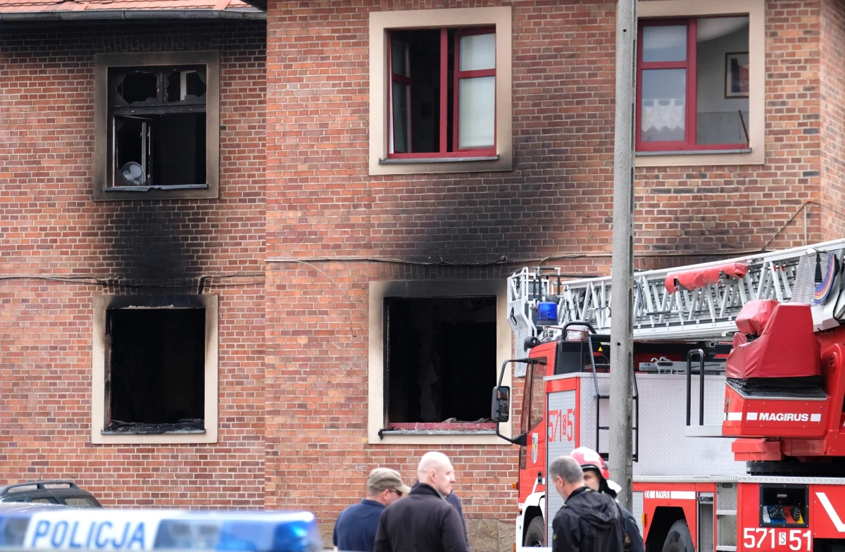 W kamienicy w Rudzie Śląskiej doszło do wybuchu prawdopodobnie gazu. Informację z Gorącej Linii RMF FM potwierdziła nam straż pożarna. 