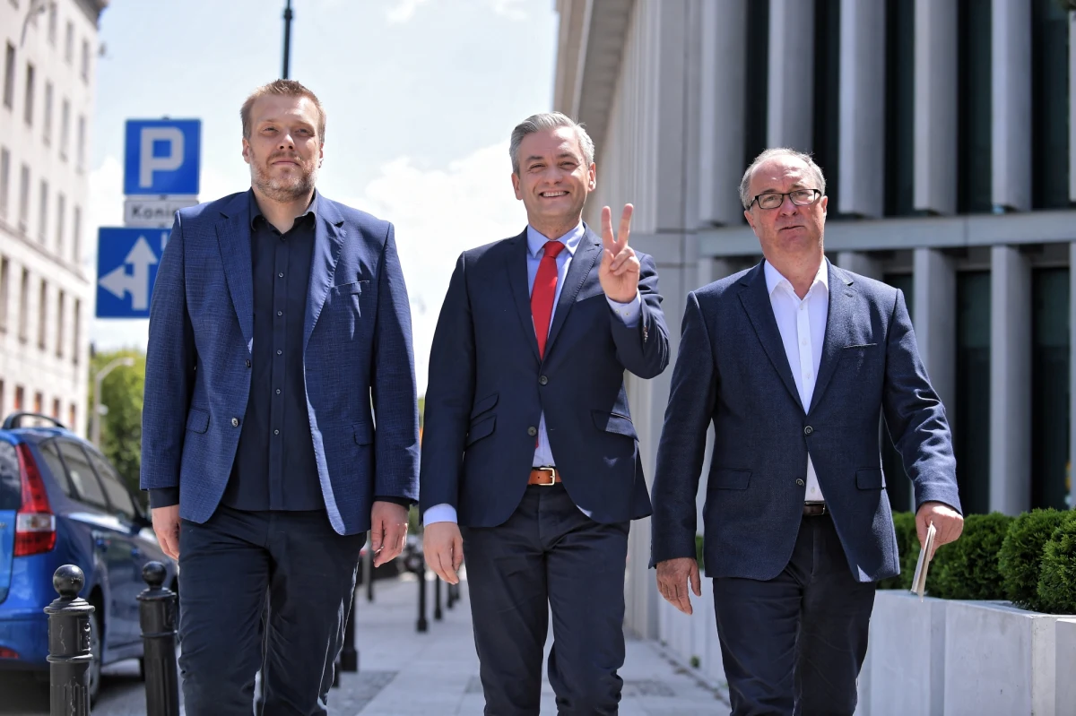 SLD, Wiosna i Lewica Razem idą do wyborów parlamentarnych jako Lewica – poinformował szef SLD Włodzimierz Czarzasty. "Dogadaliśmy się po to, żeby wygrać z PiS" - mówił na wspólnej konferencji z Robertem Biedroniem i Adrianem Zandbergiem. 