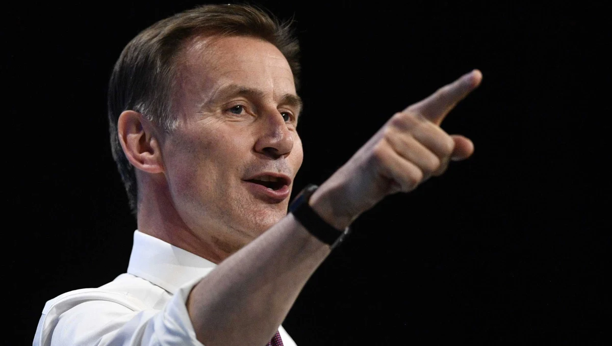 Iran "wszedł na niebezpieczną drogę niezgodnego z prawem i destabilizującego zachowania" – uważa szef brytyjskiego MSZ Jeremy Hunt. To reakcja na przejęcie przez Gwardię Rewolucyjną brytyjskiego tankowca Stena Impero w trakcie przeprawy przez cieśninę Ormuz.