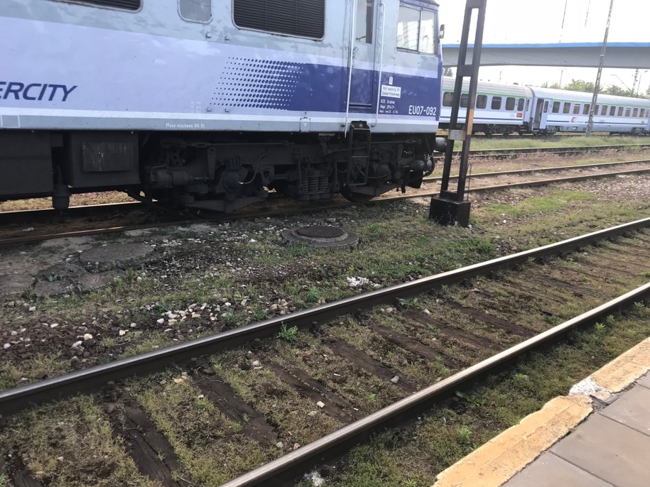 Małopolska: Wjechał pod pociąg, nie ma poważnych obrażeń
