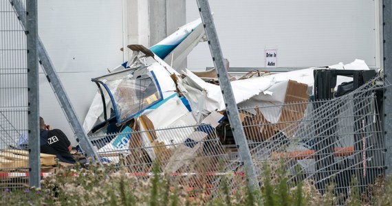 Nie żyją trzy osoby lecące małym samolotem, który rozbił się w Bruchsal w niemieckiej Badenii-Wirtembergii - poinformowała policja. Samolot uderzył w ścianę marketu budowlanego. Nikt z klientów i pracowników sklepu nie ucierpiał.