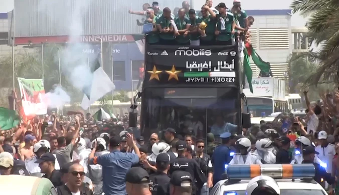 Szaleństwo na ulicach Algierii. Zwycięzcy piłkarze powrócili z PNA. Wideo