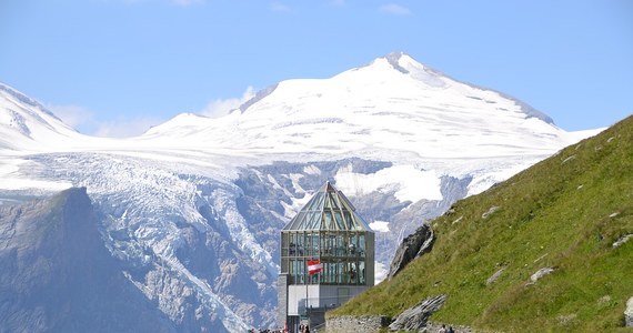 Do szpitala w Lienz w Tyrolu przetransportowano czworo polskich alpinistów, kontuzjowanych w sobotę wieczorem przez uderzenie pioruna w masywie najwyższego szczytu Austrii Grossglockner.