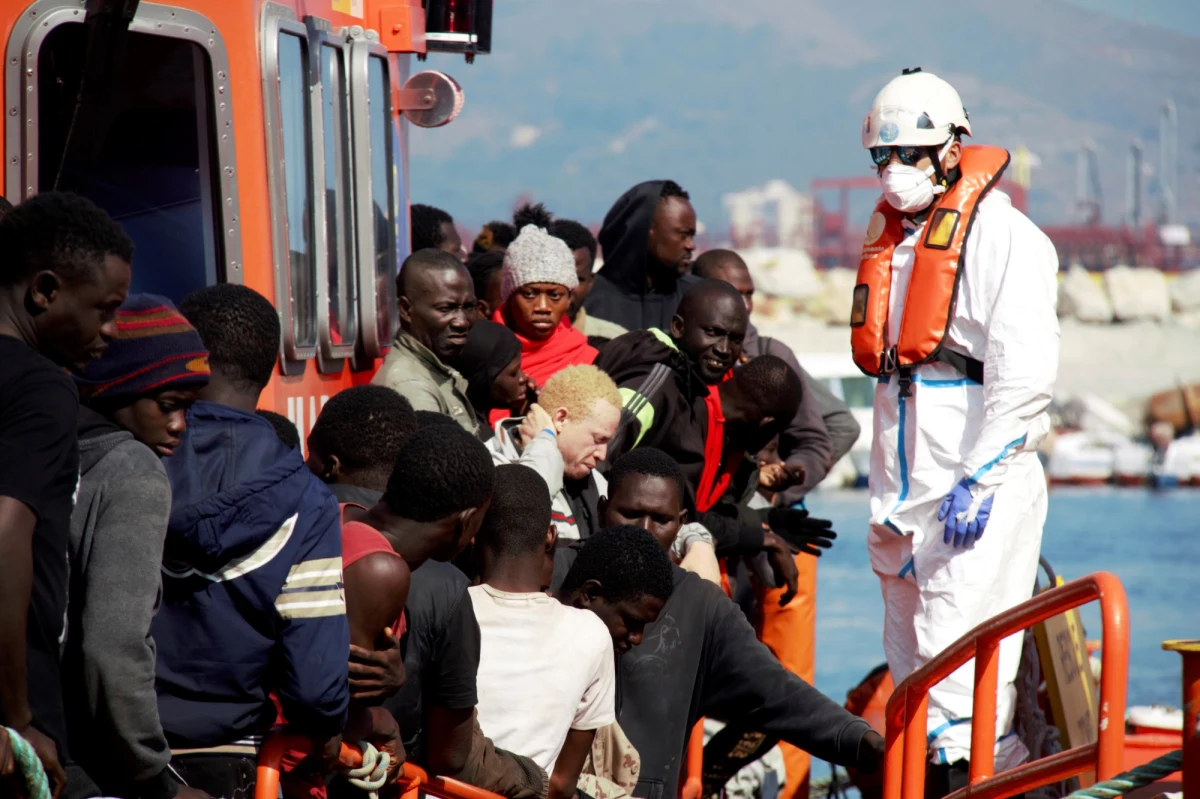 "Włochy nie są już obozem dla uchodźców Brukseli, Paryża, Berlina" - oświadczył szef włoskiego MSW Matteo Salvini, informując, że napisał o tym w liście do ministra spraw wewnętrznych Francji Christophe'a Castanera przed poniedziałkowym spotkaniem na temat migracji.