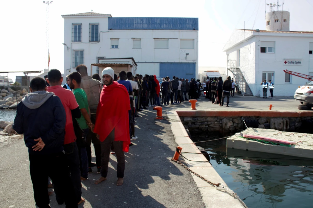 47-letni  Serb został skazany w tym tygodniu przez francuski sąd na dwa lata więzienia za próbę przemycenia 20 afgańskich migrantów w niewielkiej skrzyni ukrytej j za podwójną ścianą naczepy - podał w niedzielę dziennik "Voix du Nord".