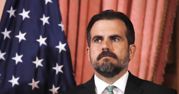 Skompromitowany gubernator Portoryko, Ricky Rossello, którego obsceniczne i pogardliwe uwagi na czacie odnoszące się do kobiet i deputowanych zostały opublikowane przez hakerów, zapowiedział, że nie będzie ubiegać się o reelekcję, ale nie poda się do dymisji.
