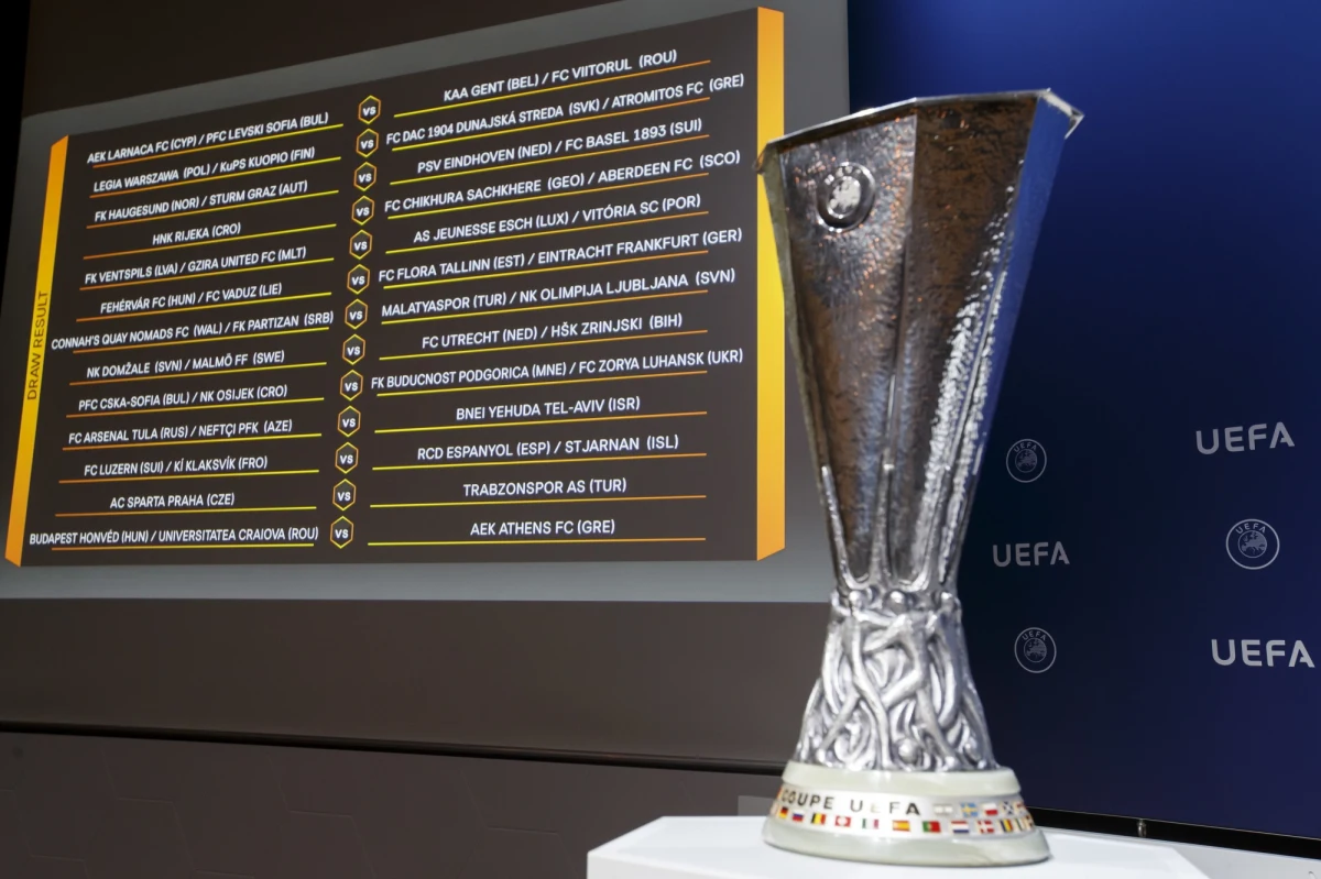 Legia i Lechia poznały potencjalnych przeciwników w 3. rundzie eliminacji piłkarskiej Ligi Europy. Warszawski zespół, jeżeli przejdzie drugą rundę, zmierzy się ze zwycięzcą dwumeczu DAC Dunajska Streda - Atromitos, a drużyna z Gdańska w razie awansu zagra z Bragą.