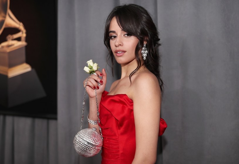 Camila Cabello opublikowała na Instagramie zdjęcia, pod którymi zostawiła długie i bardzo osobiste komentarze. "Bardzo zmieniłam się jako osoba" – napisała wokalistka i opowiedziała o swoich lękach oraz braku pewności siebie, z którymi musiała walczyć, by dojść do miejsca, w którym jest teraz. 