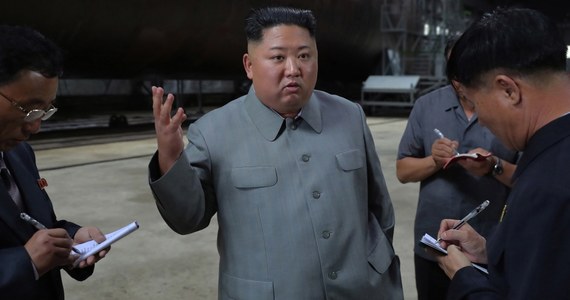 Przywódca Korei Płn. Kim Dzong Un dokonał inspekcji nowo wybudowanego okrętu podwodnego. Wezwał do rozwoju marynarki wojennej, by zwiększyć siłę militarną kraju – podała oficjalna północnokoreańska agencja prasowa KCNA.