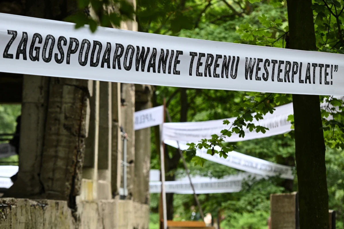 Transparenty z napisami krytykującymi specustawę dotyczącą Westerplatte pojawiły się na terenie półwyspu. Rozwiesili je tam pracownicy miejskiego Muzeum Gdańska. Ich działania skrytykowali radni PiS.