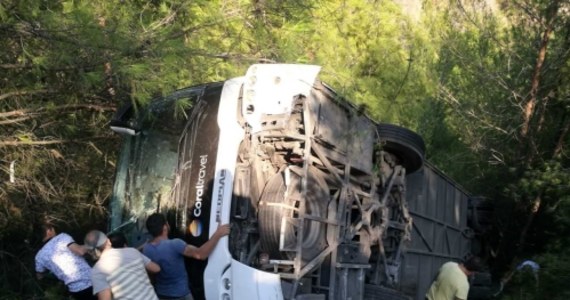 Tureckie media informują o wypadku autobusu z turystami w Kemer. Wśród poszkodowanych są Polacy. Informację potwierdziło polskie Ministerstwo Spraw Zagranicznych. 