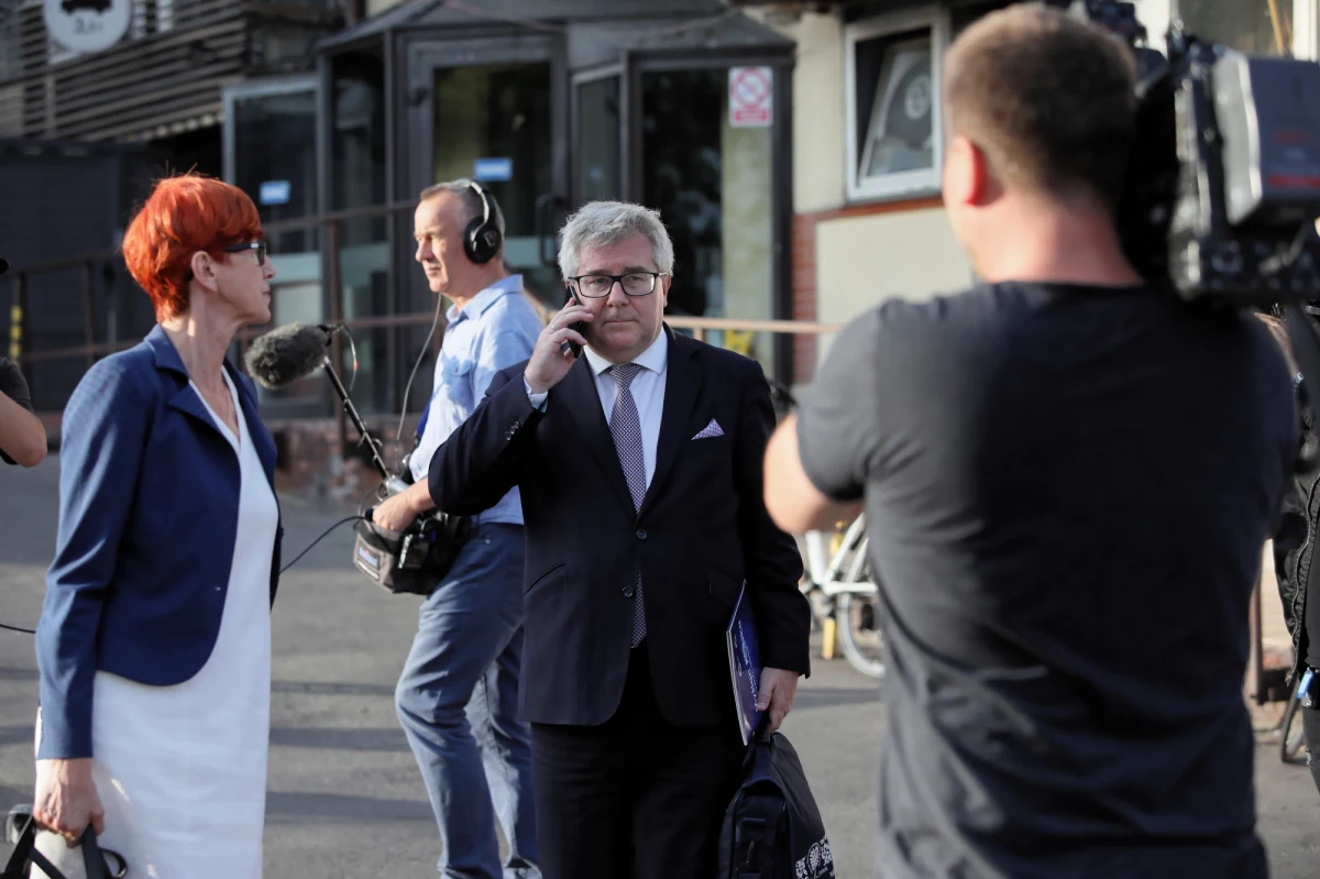 Blisko cztery godziny trwało spotkanie władz Prawa i Sprawiedliwości na temat list kandydatów na jesienne wybory parlamentarne. Według informacji reportera RMF FM Patryka Michalskiego, na listach PiS mają się znaleźć m.in. samorządowcy - warszawscy radni Jacek Ozdoba i Sebastian Kaleta.