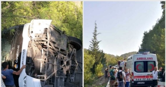 Trzy osoby pozostają w szpitalu po wczorajszym wypadku autobusu, którym podróżowali polscy turyści w Turcji. Ich stan jest stabilny - poinformowała Ewa Suwara, rzeczniczka polskiego MSZ.