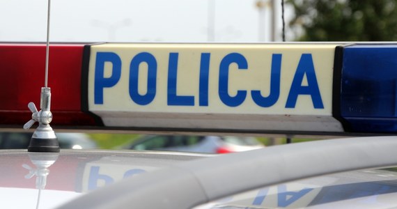 Policyjny pościg na drodze S8 niedaleko Sycowa na Dolnym Śląsku. Rannych zostało dwóch policjantów oraz uciekinier. 