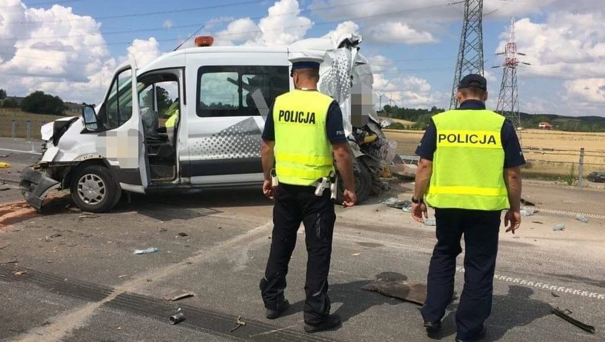 Tragedia na obwodnicy Suwałk. Kierowca ciężarówki śmiertelnie potrącił dwie osoby.