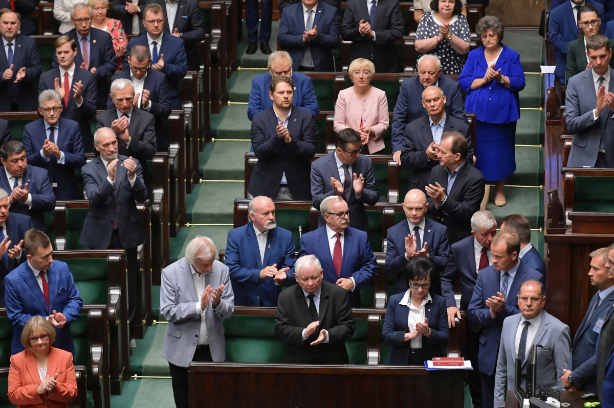 Senatorowie Prawa i Sprawiedliwości będą chcieli podważyć poprawność legislacyjną poprawki Platformy Obywatelskiej do ustawy o 500+ dla osób niepełnosprawnych niezdolnych do samodzielnej egzystencji - dowiedział się reporter RMF FM Patryk Michalski. Tylko w RMF FM ujawniamy, w jaki sposób partia rządząca wycofa się ze zmiany, która pozwalałaby większej liczbie niepełnosprawnych osób ubiegać się o dodatek.