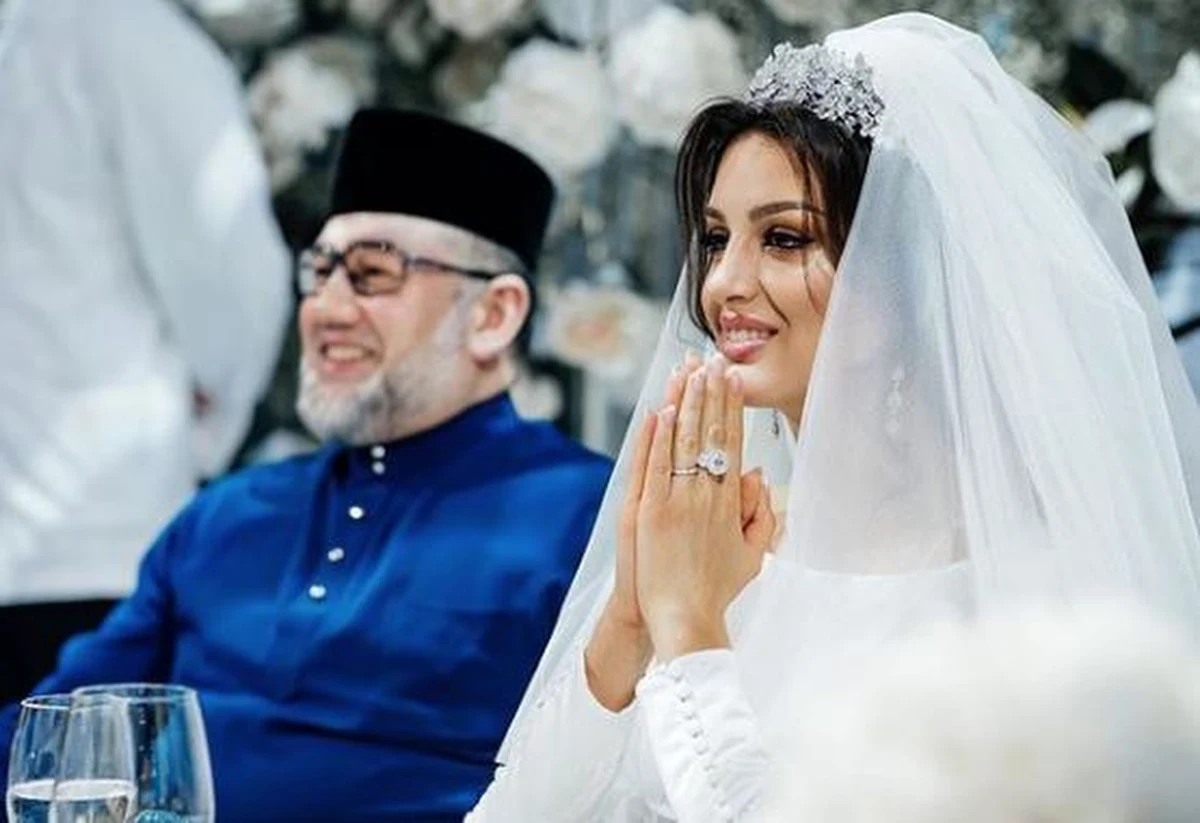 Były król Malezji Muhammad V rozwiódł się z byłą Miss Moskwy Rihaną Oksaną Gorbaczenko - ogłosił jego adwokat kilka miesięcy po abdykacji króla związanej według mediów z jego małżeństwem. Kobieta utrzymuje, że wciąż jest żoną sułtana i zamieszcza wspólne zdjęcia w sieci.