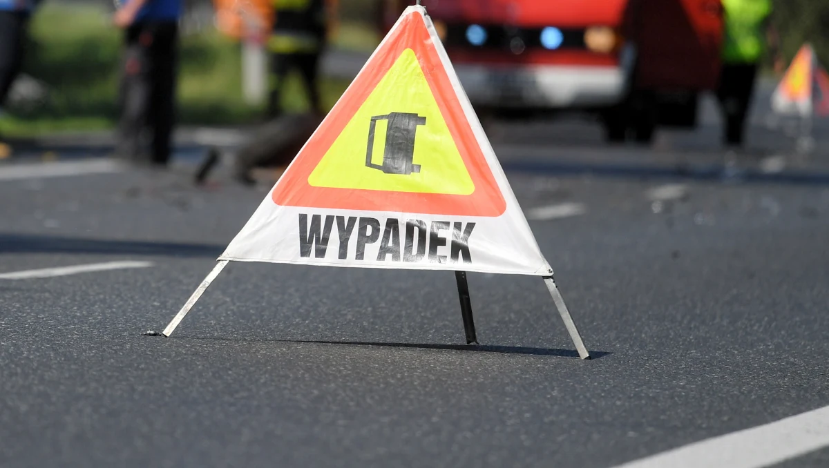 Kolizje z udziałem 14 samochodów na autostradzie A4 pomiędzy Bochnią a Wieliczką na jezdni w stronę Krakowa. Nie ma osób poszkodowanych. W sumie doszło do siedmiu stłuczek.