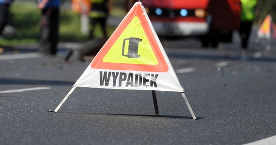 Kolizje z udziałem 14 samochodów na autostradzie A4 pomiędzy Bochnią a Wieliczką na jezdni w stronę Krakowa. Nie ma osób poszkodowanych. W sumie doszło do siedmiu stłuczek.