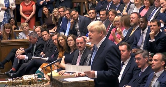 Brytyjski premier Boris Johnson ostrzegł, że warunki wyjścia z Unii Europejskiej są "nieakceptowalne dla tego parlamentu i kraju", wskazując na konieczność usunięcia mechanizmu awaryjnego w sprawie Irlandii Północnej. Jak dodał, jest gotów doprowadzić do brexitu bez porozumienia.