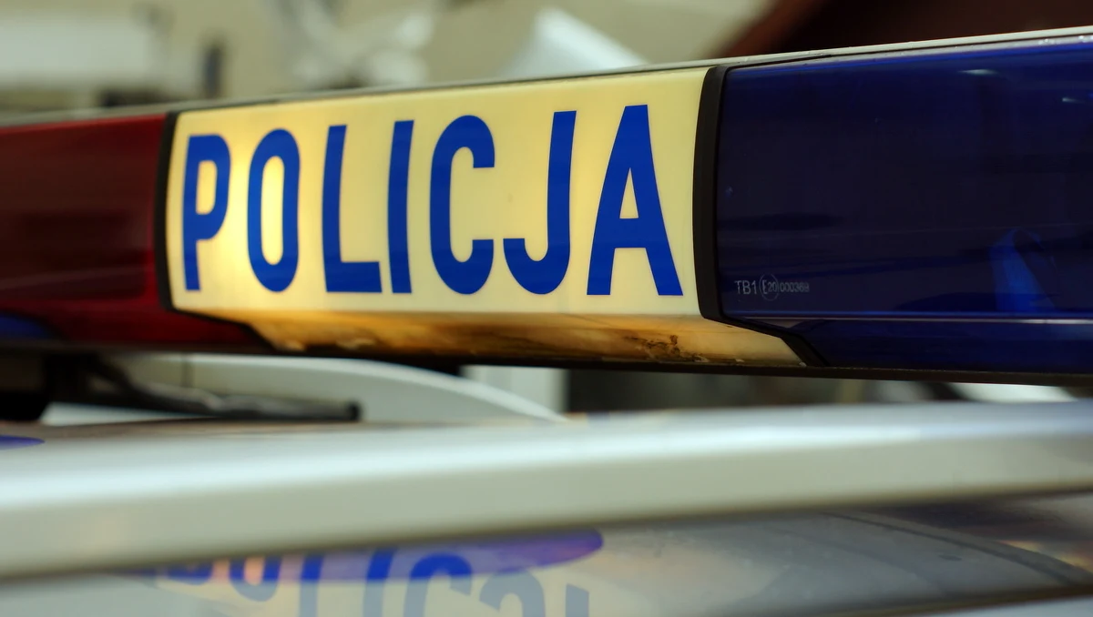 Konsul Federacji Rosyjskiej, który wczoraj wieczorem brał udział w kolizji drogowej w Poznaniu, nie przyznaje się do jej spowodowania. Odmówił też poddania się badaniu alkomatem. Miał do tego prawo, bo jak mówią policjanci „osoba z immunitetem jest poza naszą jurysdykcją". 