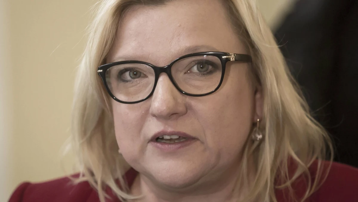 Napad na kierowcę Parlamentu Europejskiego, który przyjechał przed hotel w Brukseli po eurodeputowaną Beatę Kempę. Trzech sprawców zbiegło. Pytany o incydent premier Mateusz Morawiecki powiedział, że dzwonił do europosłanki i usłyszał od niej, że wszystko jest w porządku. "Będę dowiadywał się o szczegóły, mam nadzieję, że wszystko wyjaśni belgijska policja" - podkreślił.  