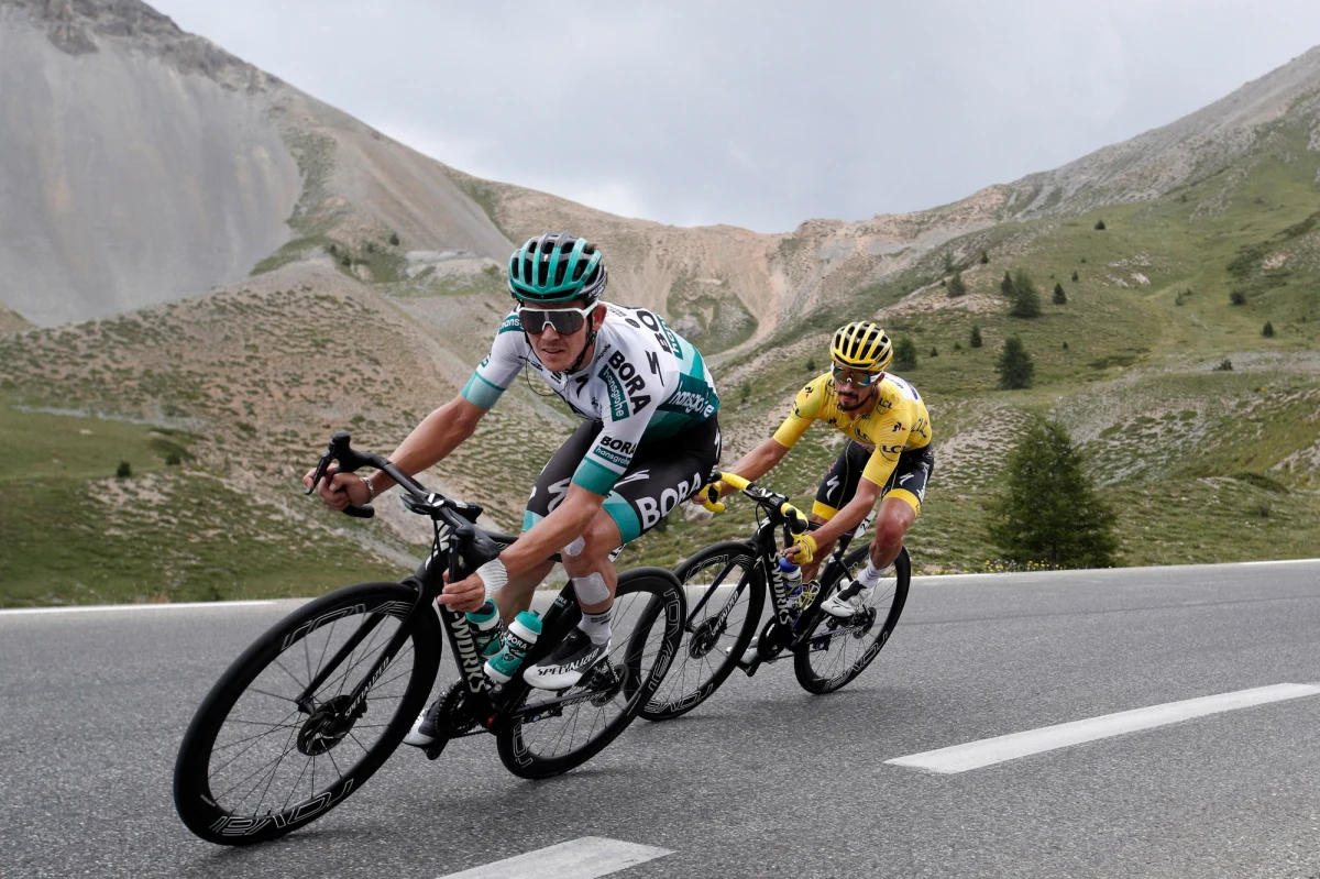 Po raz pierwszy w tegorocznym Tour de France kolarz przekroczył prędkość 100 km/h. Dokonał tego w czwartek Niemiec Nils Pollit.