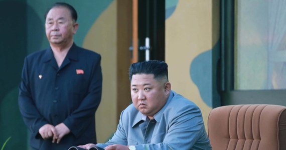 Obydwie północnokoreańskie rakiety balistyczne krótkiego zasięgu, które Pjongjang wystrzelił w czwartek, przeleciały ok. 600 km zanim wpadły do morza - poinformowały źródła w ministerstwie obrony Korei Południowej.