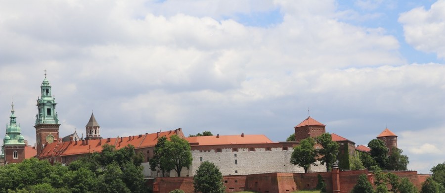 1 stycznia 2020 r. dyrektor Zamku Królewskiego na Wawelu prof. Jan Ostrowski przechodzi na emeryturę, w związku z czym zastąpi go obecny dyrektor Muzeum Narodowego w Krakowie prof. UJ Andrzej Betlej - ogłosił w piątek wicepremier, szef MKiDN Piotr Gliński. Betleja ma zastąpić Andrzej Szczerski.