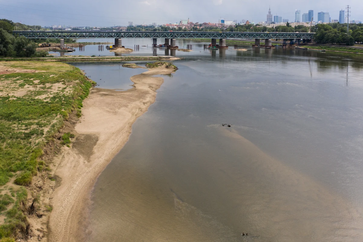 W całej Polsce jest bardzo zła sytuacja, jeśli chodzi o niski poziom wody w rzekach. Będzie się ona pogarszała lawinowo w ciągu najbliższych dni ze względu na prognozowane upały – mówi hydrolog z IMGW Paweł Staniszewski.