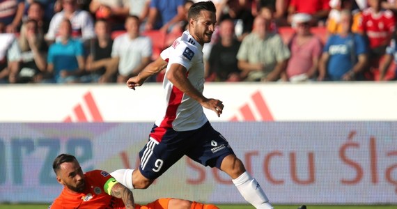 Piłkarze Górnika Zabrze w piątkowym spotkaniu ekstraklasy pokonali na swoim stadionie KGHM Zagłębie Lubin 1:0. Zabrzanie zostali więc pierwszym zespołem, który jako gospodarz spotkania zdobył w tym sezonie trzy punkty.