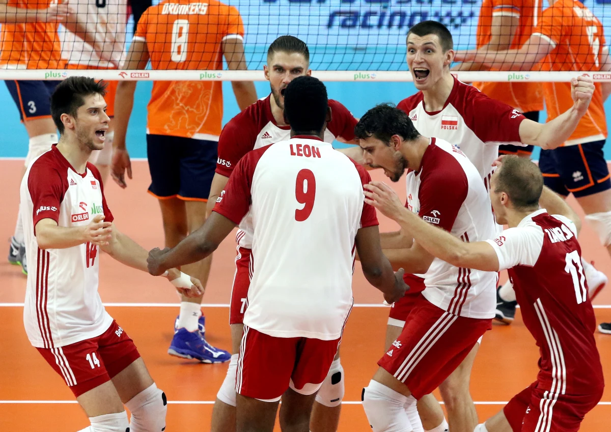 Polscy siatkarze wygrali z Holendrami 3:0 (25:20, 25:19, 25:22) w meczu towarzyskim w Opolu, a w dodatkowym secie 25:21. W tym spotkaniu w biało-czerwonych barwach zadebiutował Wilfredo Leon. Pochodzący z Kuby przyjmujący musiał wcześniej odbyć dwuletnią karencję.