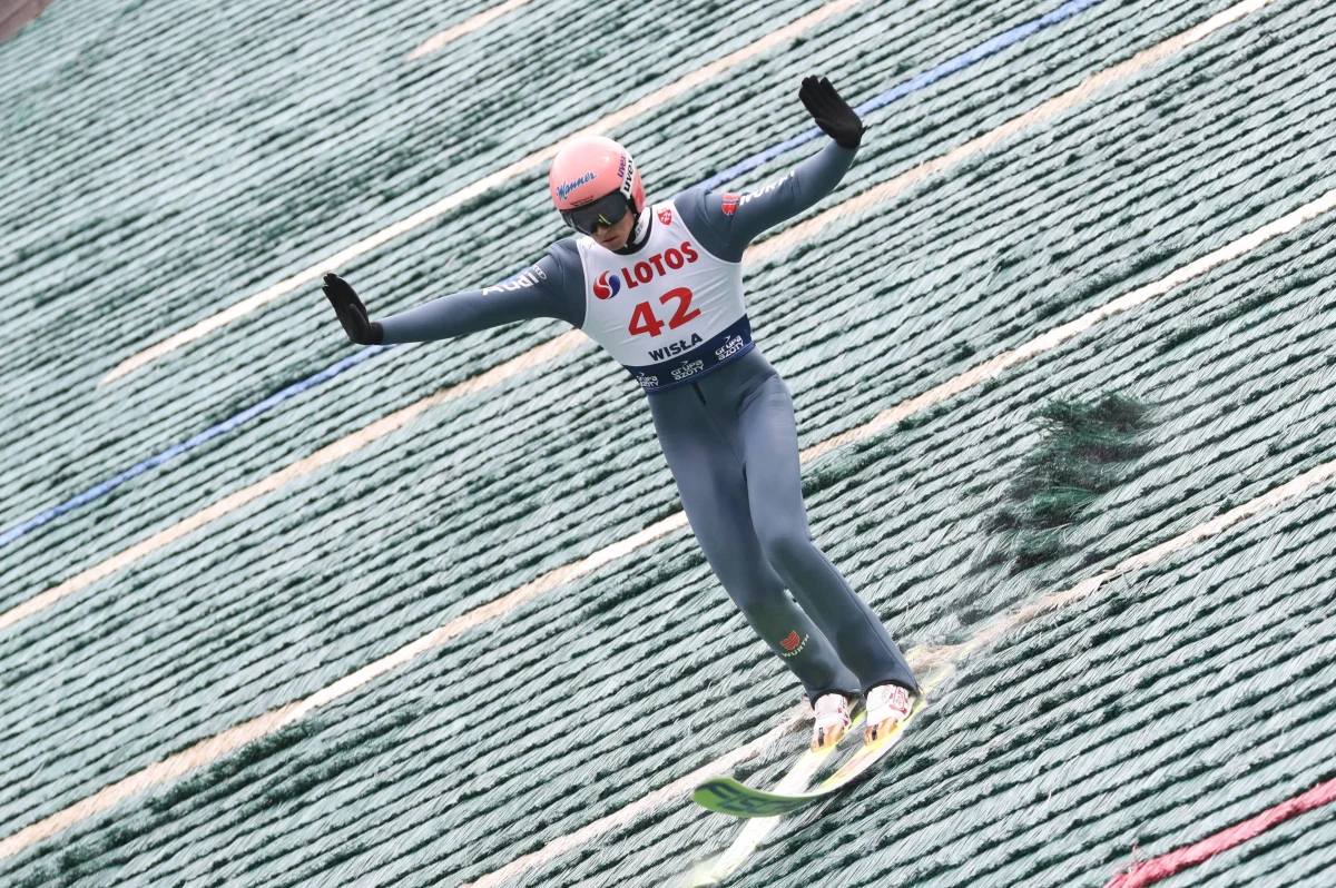 Reprezentant gospodarzy Karl Geiger wygrał w niemieckim Hinterzarten drugi w sezonie indywidualny konkurs Letniej Grand Prix w skokach narciarskich. Najlepszy z Polaków Andrzej Stękała zajął 13. miejsce.