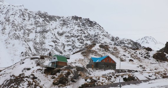 Alpinista z Polski został uratowany na stokach Elbrusu. Mężczyzna miał objawy choroby wysokościowej - poinformowało Ministerstwo Sytuacji Nadzwyczajnych Rosji. O sprawie donosi portal Onet. 