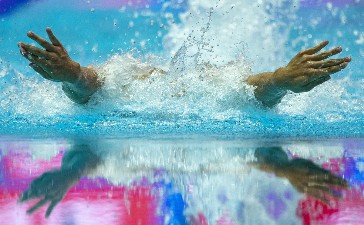 Koreańska policja zatrzymała w nocy z soboty na niedzielę pod zarzutem molestowania seksualnego jednego z uczestników mistrzostw świata w pływaniu w Gwangju - poinformowały lokalne media. Chodzi o węgierskiego pływaka Tamasa Kenderesa. Służby zabroniły mu opuszczać kraj w związku z prowadzonym w sprawie dochodzeniem. 