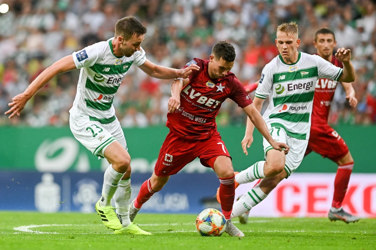 W niedzielnym meczu drugiej kolejki ekstraklasy piłkarze Lechii zremisowali na własnym stadionie z Wisłą Kraków 0:0. Nie było to najwyższych lotów spotkanie, na co wpływ miał z pewnością fakt, że gdańszczanie po pucharowej potyczce z Broendby Kopenhaga wystąpili w rezerwowym zestawieniu.