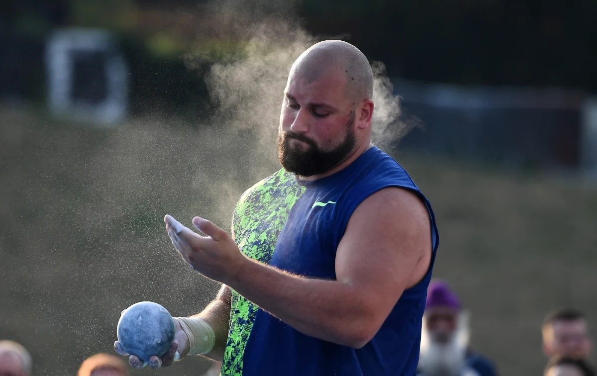 Michał Haratyk poprawił wynikiem 22,32 m własny rekord Polski w pchnięciu kulą. Poprzedni ustanowił przed rokiem w Ostrawie i był o 24 cm słabszy. Zawody odbyły się w niecodziennej scenerii przy warszawskim Multimedialnym Parku Fontann.
